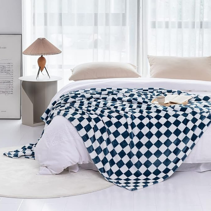 Kalsten | Stylish blanket in checkered pattern for your home