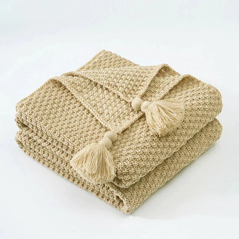 Skanto | Knitted Wool Blanket with Fringes - NordicCozy