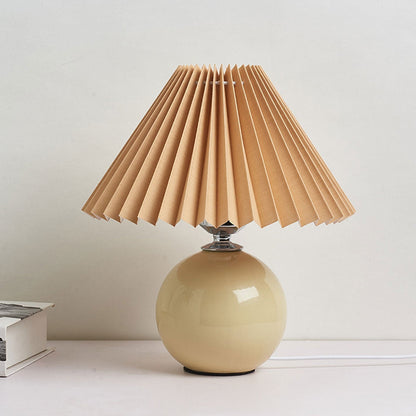 Skanto | Nordic minimalist 1-light table lamp made of ceramic with folds