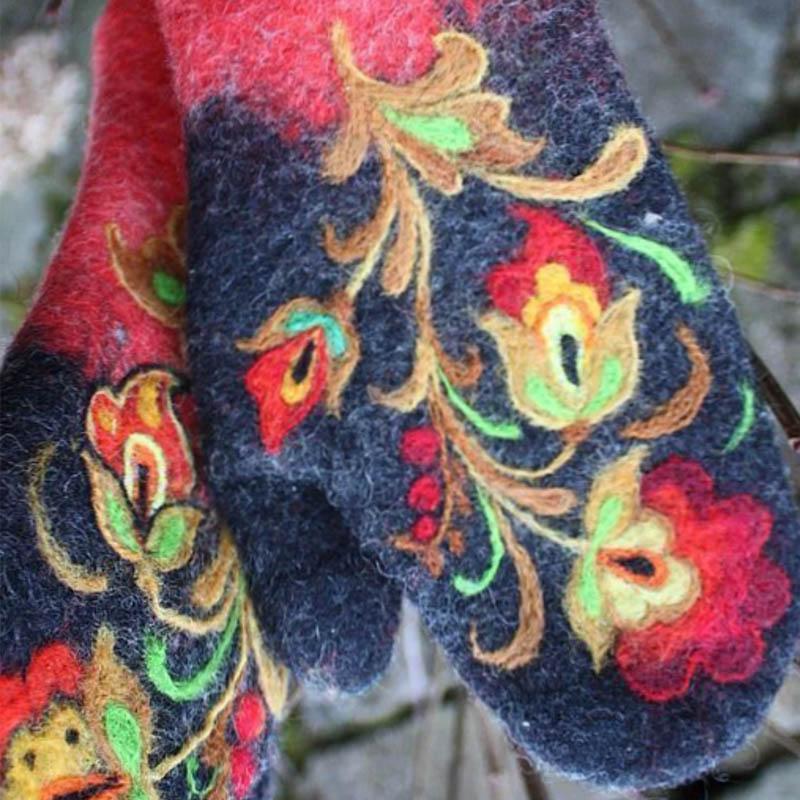 Skanto | Christmas Flower Embroidered Mittens