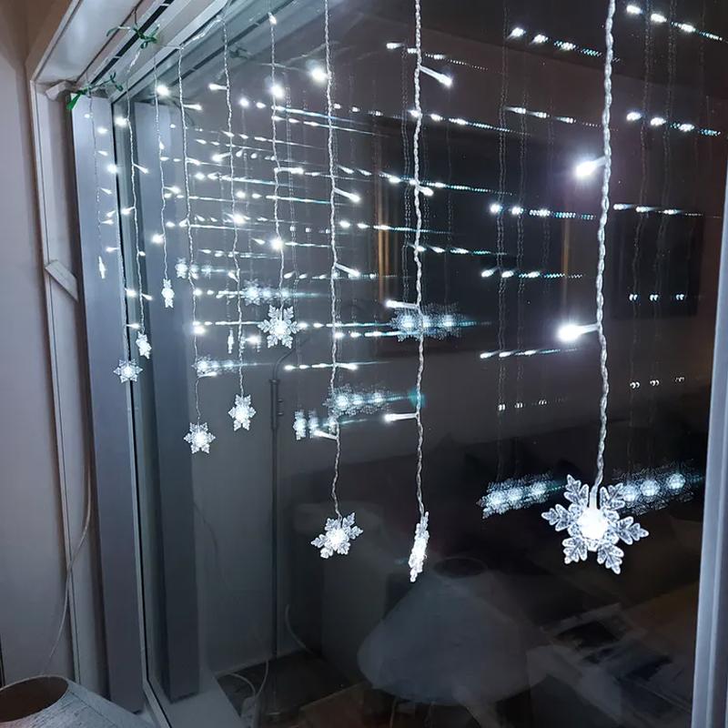 Skanto | Snowflake LED Curtain String Lights