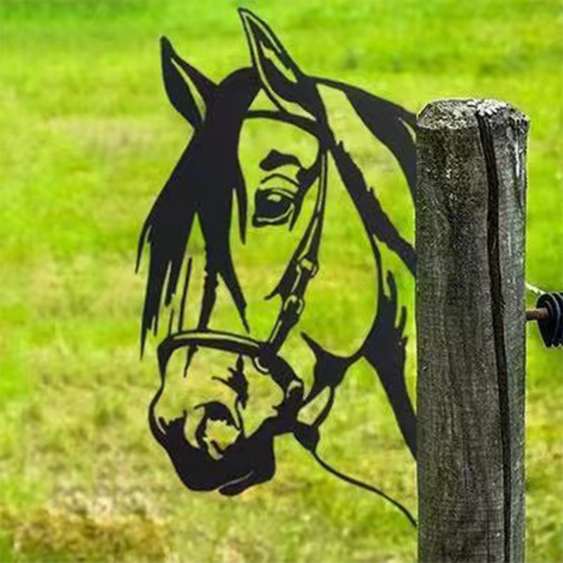 Skanto | Farm Decor – PeepFarm – Realistic Animal Design – Garden Metal Art