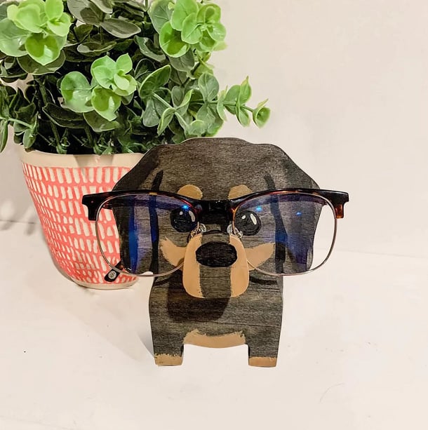 BowLift | Wooden glasses stand with animals