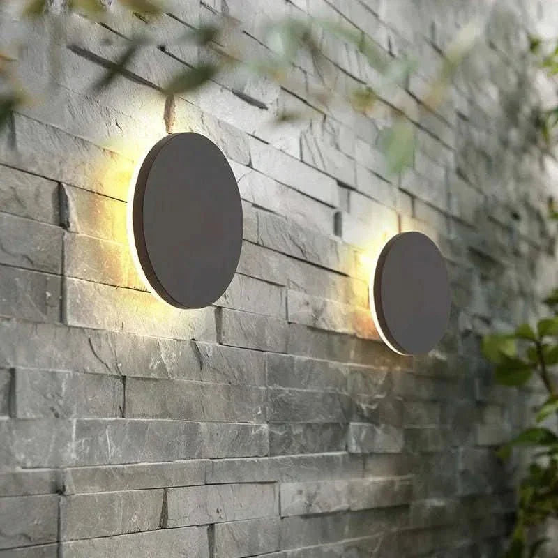 BowLift | Minimalist LED wall light in round or square, IP65