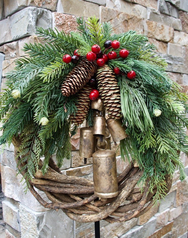 Skanto | Christmas Wreath | Boho Style | Rustic Winter Base with Pinecones and Golden Bells