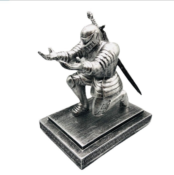 BowLift | knight pen holder