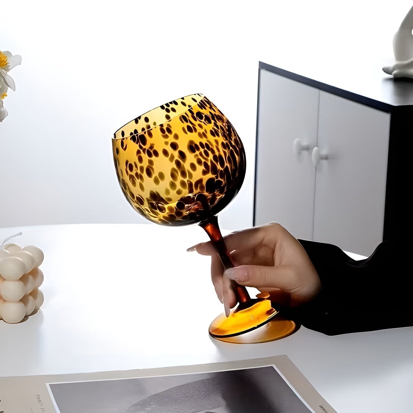 Set with 2 wine glasses in leopard design – Vintage look & decorative | Perfect for special occasions | Karnz