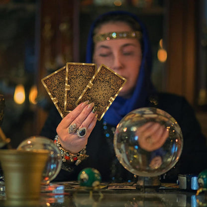 Skanto | Explore the Mystical World of Tarot - Gold Tarot