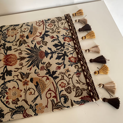 Skanto | Vintage Floral & Bird Jacquard Table Runner