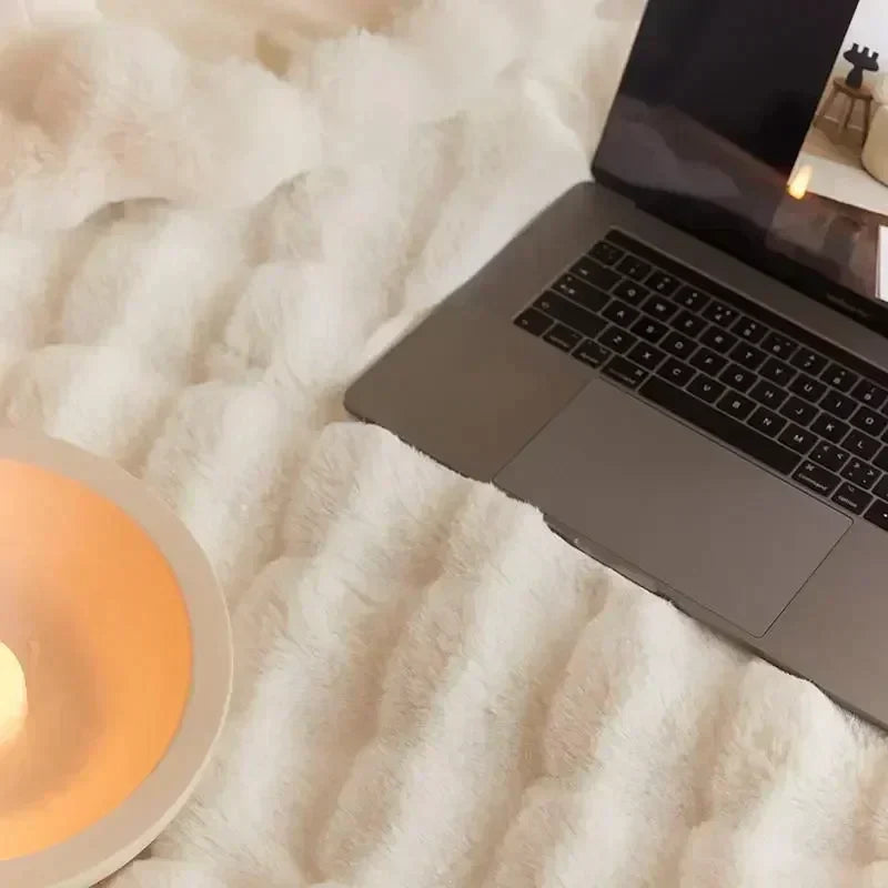 Skanto | Cozy Faux Fur Throw