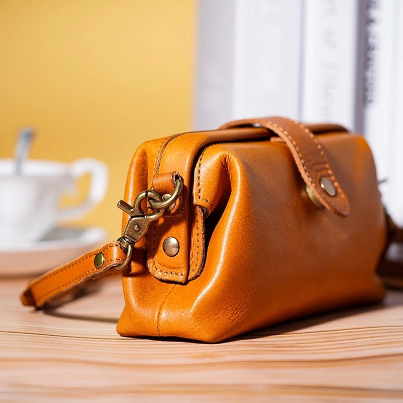 BowLift | Vintage handmade leather bag