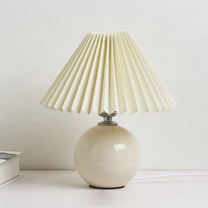 Skanto | Nordic minimalist 1-light table lamp made of ceramic with folds
