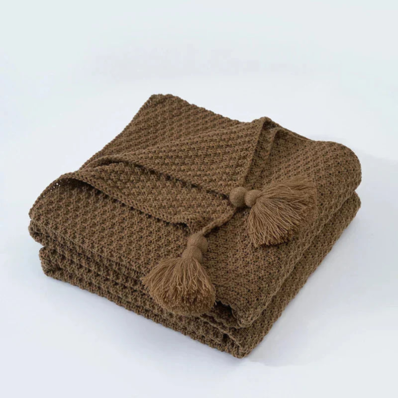 Skanto | Knitted Wool Blanket with Fringes - NordicCozy