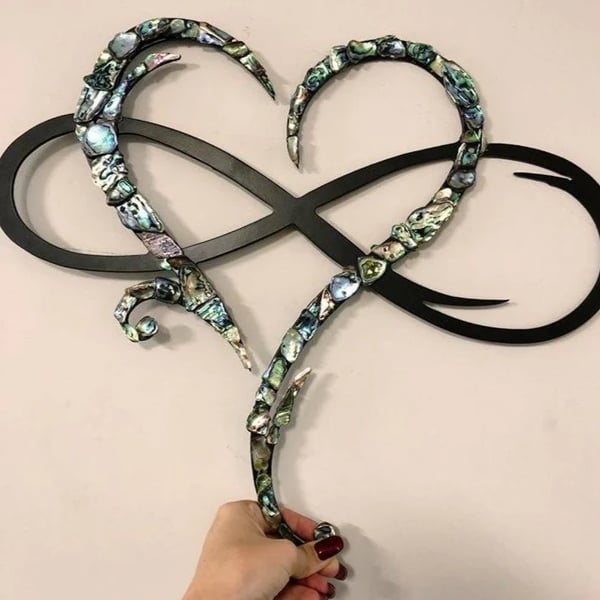 Skanto | InfinityHeart Wall Decor – Iron Wall Sculpture with Symbol of Eternal Love