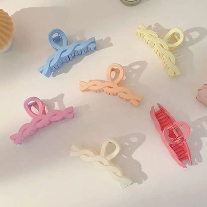 Skanto | Elegant Hair Clip with Strong Hold for All Hair Types