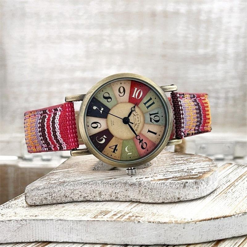 Skanto | Watch with multi-colored rainbow pattern