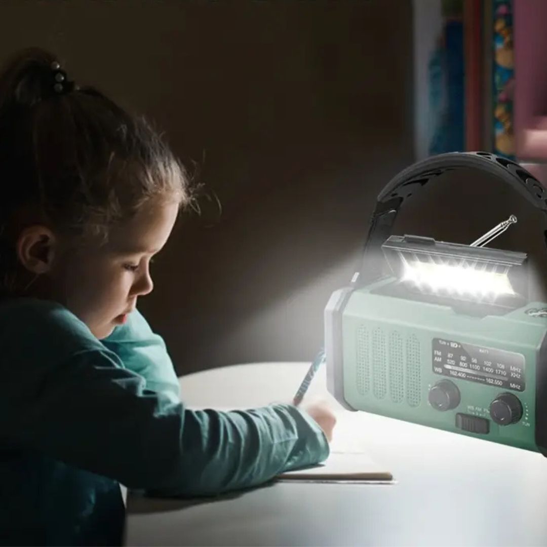 Skanto | Solar Emergency Radio with Power Bank – Crank Radio with LED Light for Camping & Outdoors
