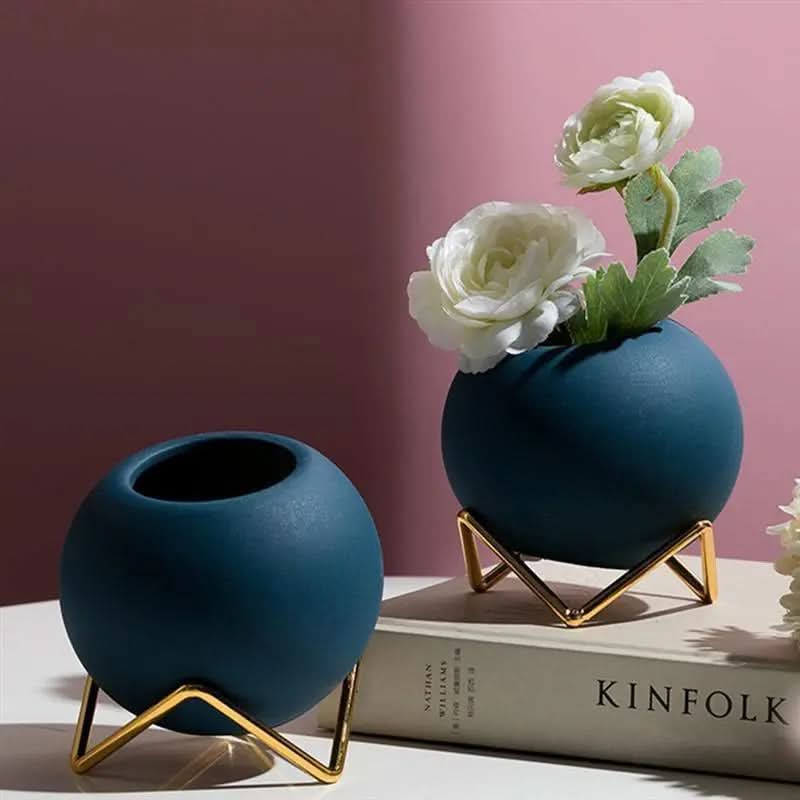 Skanto | Modern Ceramic Plant Pot with Metal Stand in Vibrant Colors
