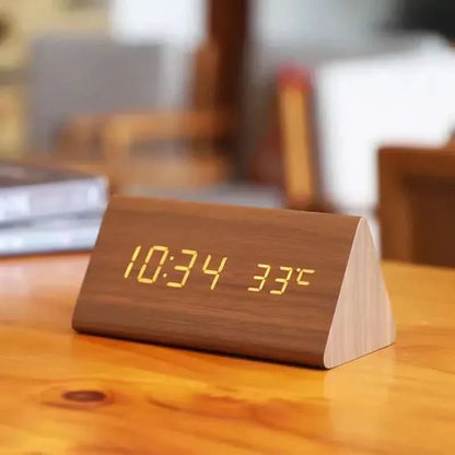 Skanto | Three LED Alarm Clock – Voice and Temperature Display