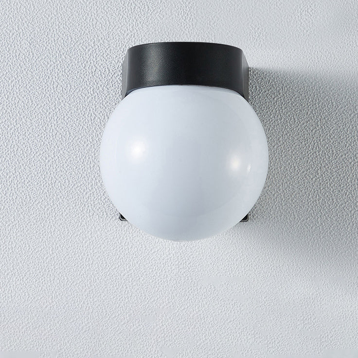 Waterproof, spherical polycarbonate-acrylic wall light with one light for the patio