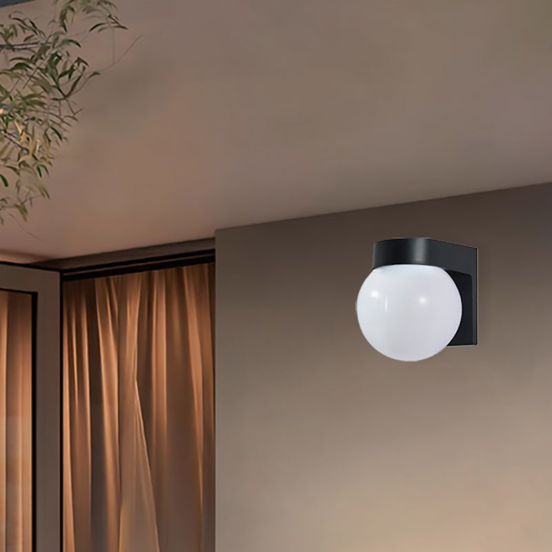 Waterproof, spherical polycarbonate-acrylic wall light with one light for the patio