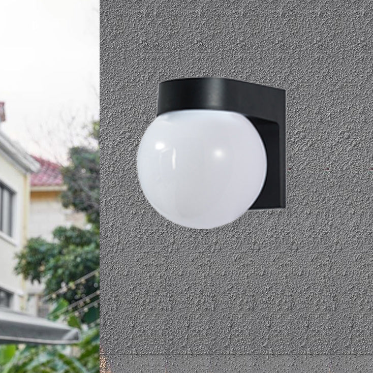 Waterproof, spherical polycarbonate-acrylic wall light with one light for the patio