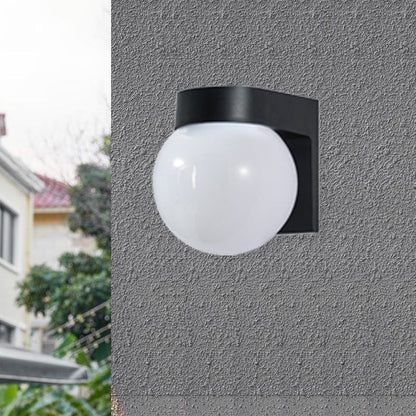 Waterproof, spherical polycarbonate-acrylic wall light with one light for the patio
