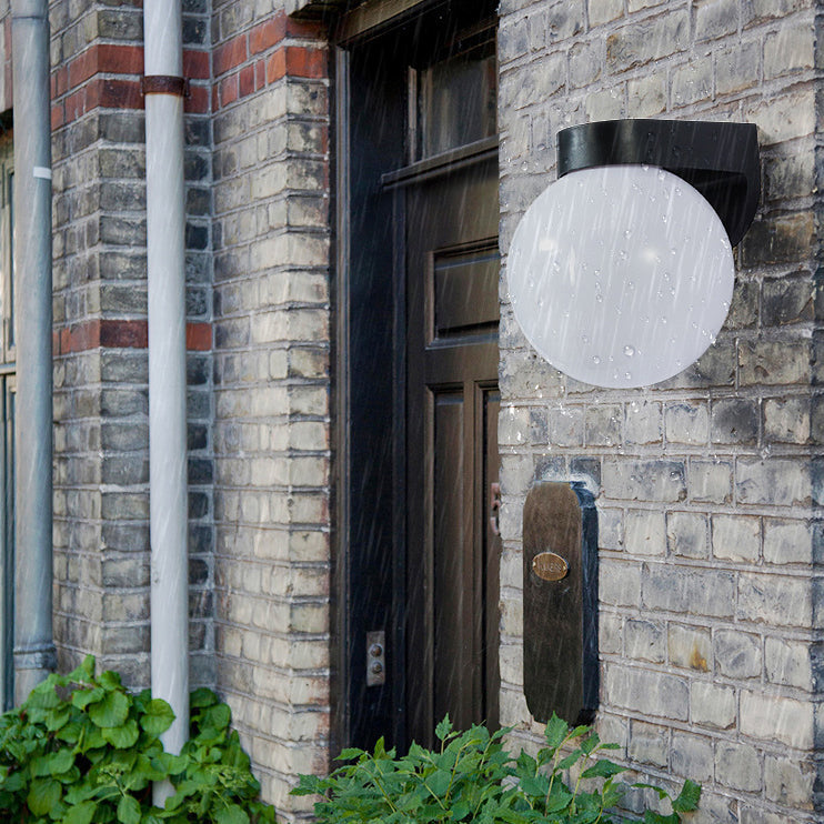 Waterproof, spherical polycarbonate-acrylic wall light with one light for the patio