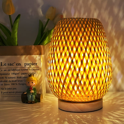 Skanto | Stylish Bamboo Table Lamp with USB Power - Sustainable and Energy-Efficient Design