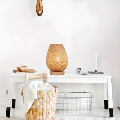 Skanto | Stylish Bamboo Table Lamp with USB Power - Sustainable and Energy-Efficient Design