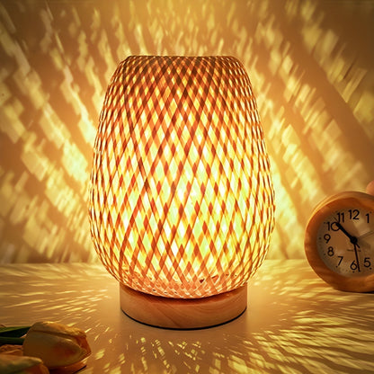Skanto | Stylish Bamboo Table Lamp with USB Power - Sustainable and Energy-Efficient Design