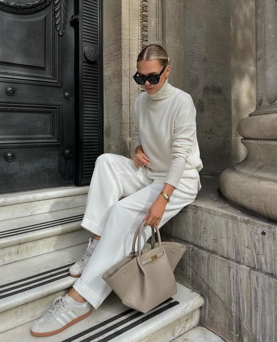 Skanto | Tassa Luxurious Oversized Shoulder Bag with Gold Buckle – Elegant Minimalist Tote for Women