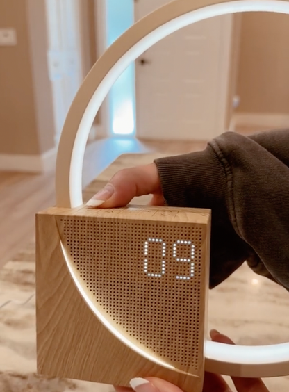 Skanto | Sunrise Simulation Alarm Clock with Built-in Charger