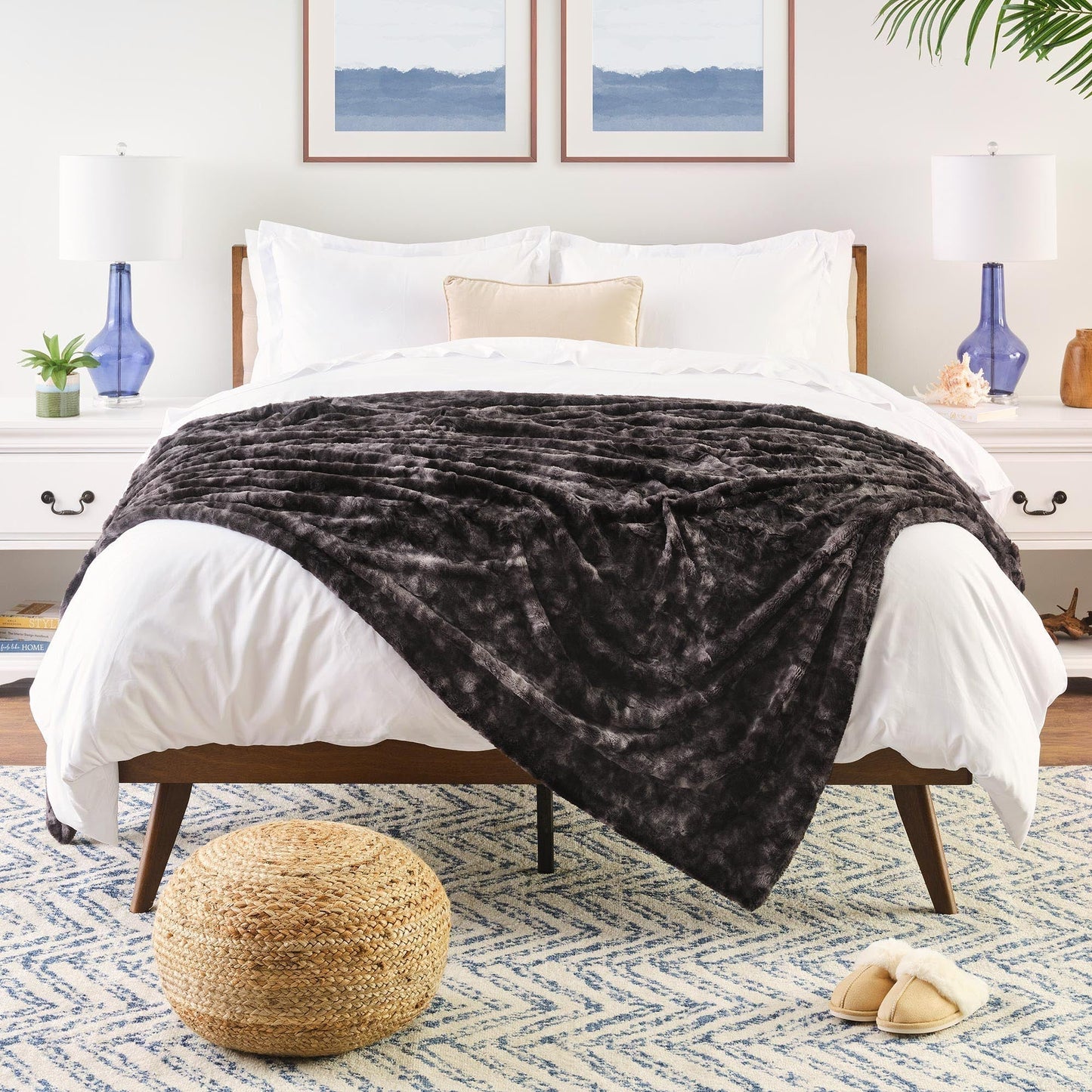 Skanto | Double-Sided Oversized Wolf Faux Fur Throw Blanket