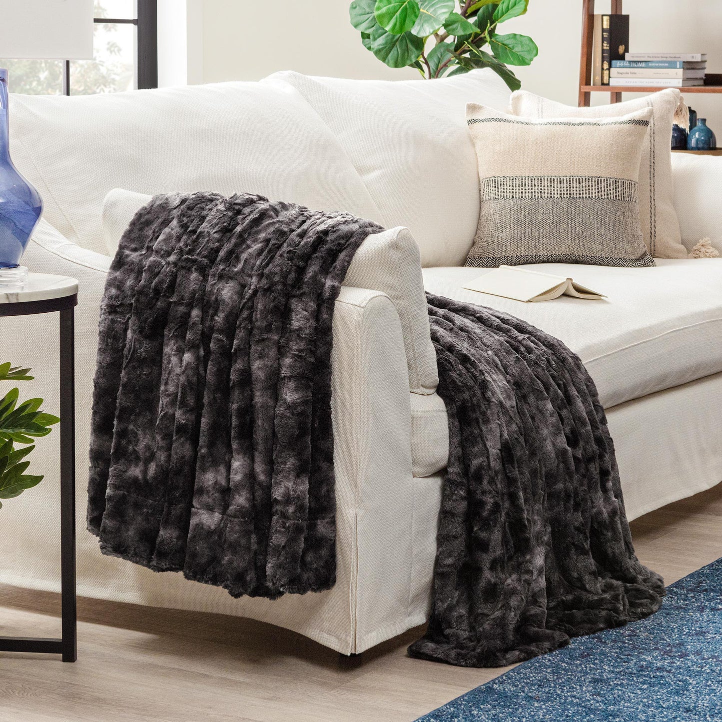 Skanto | Double-Sided Oversized Wolf Faux Fur Throw Blanket