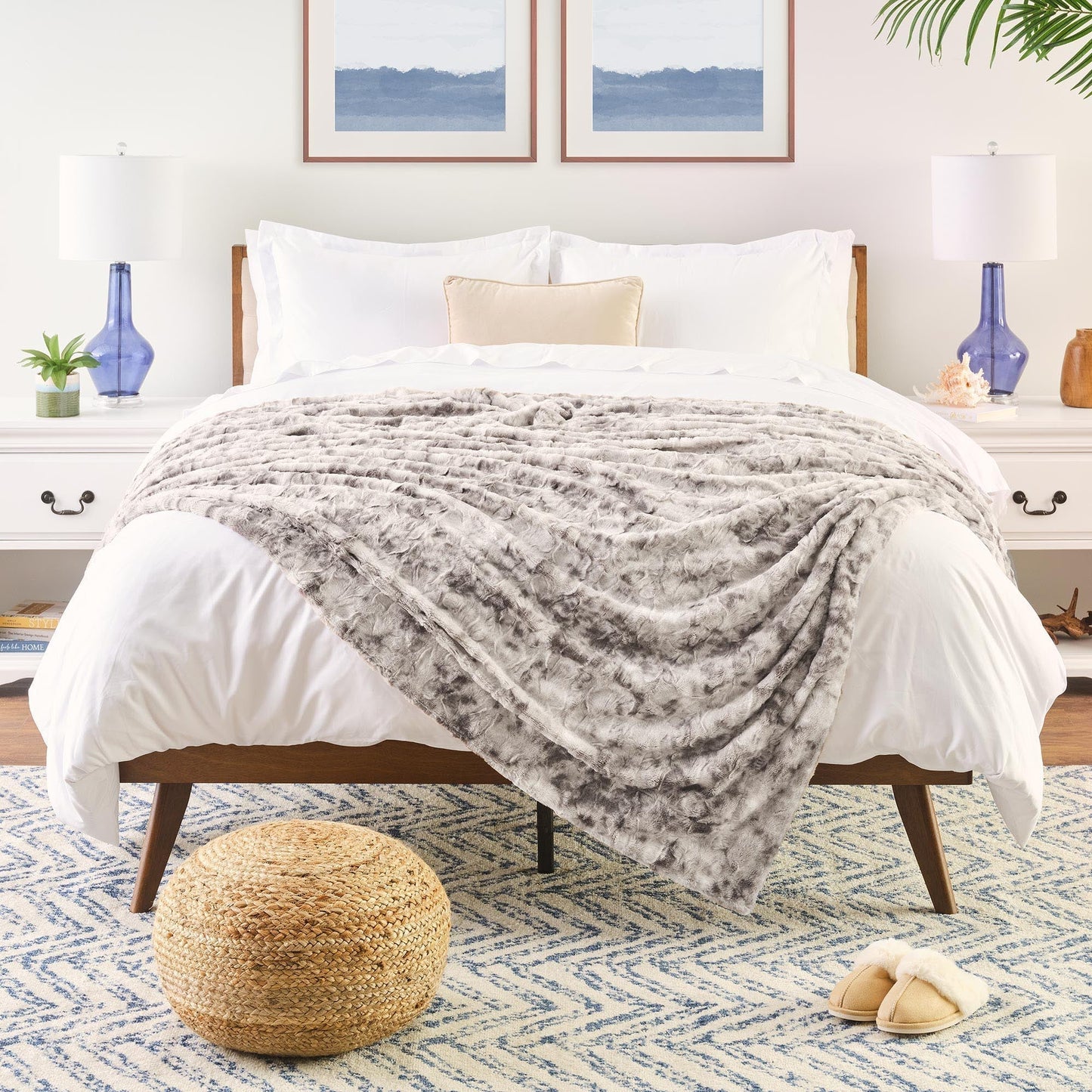 Skanto | Double-Sided Oversized Wolf Faux Fur Throw Blanket