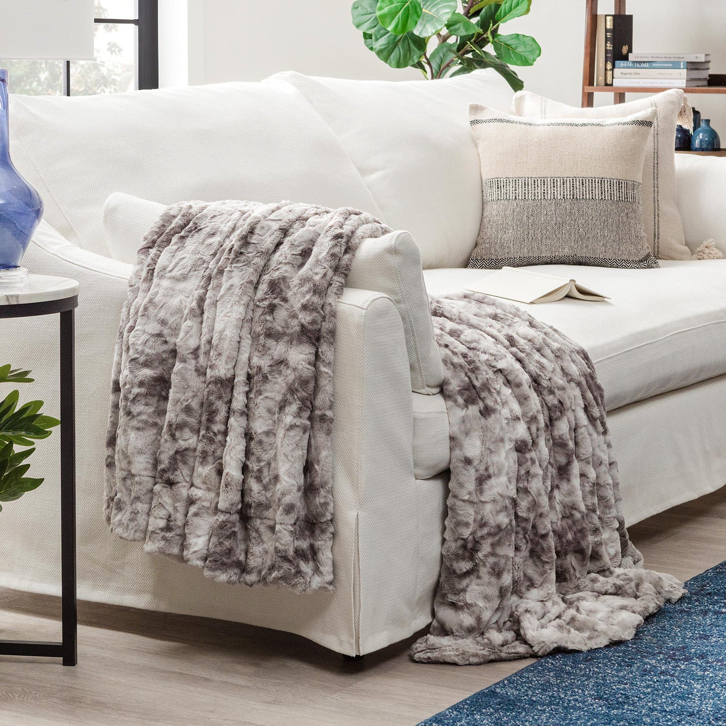 Skanto | Double-Sided Oversized Wolf Faux Fur Throw Blanket
