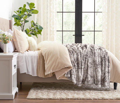 Skanto | Double-Sided Oversized Wolf Faux Fur Throw Blanket