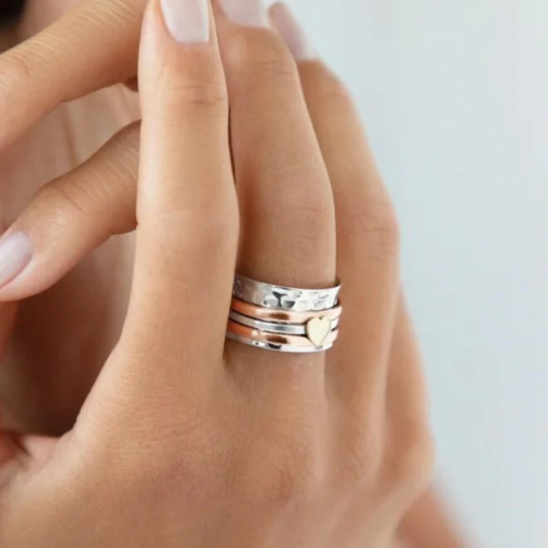 Skanto | Rotating Heart Ring - Amara