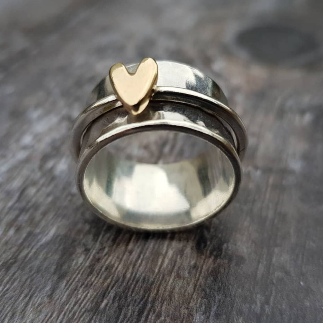 Charming Vintage Silver Ring with Golden Heart - Auryn Collection Bowlift
