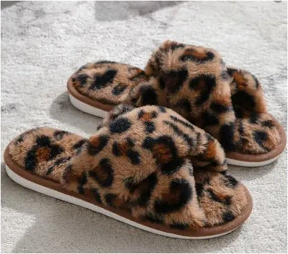Sofie - Plush-lined slippers with cross straps