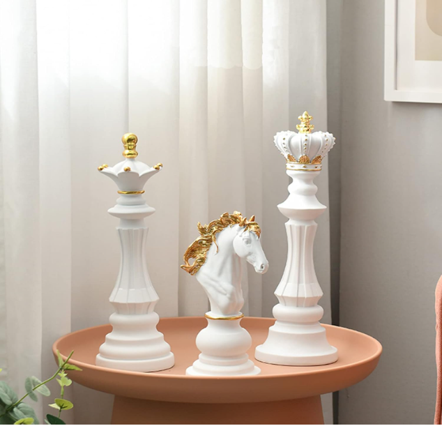 Skanto | Black and Gold Decorative Chess Set