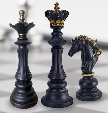 Skanto | Black and Gold Decorative Chess Set