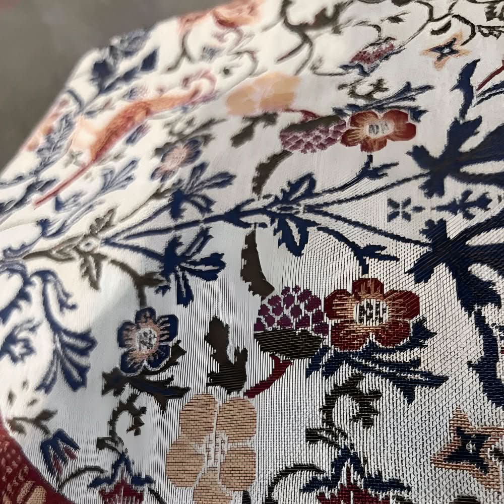 BowLift | Elegant table runner with flower and bird design