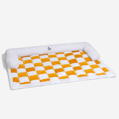 Skanto | Cream Checkered Cozy Dog Mat Furniture Protector Cover