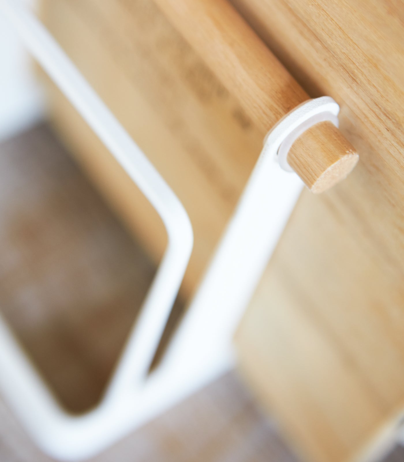 Cutting board stand – Steel + Wood