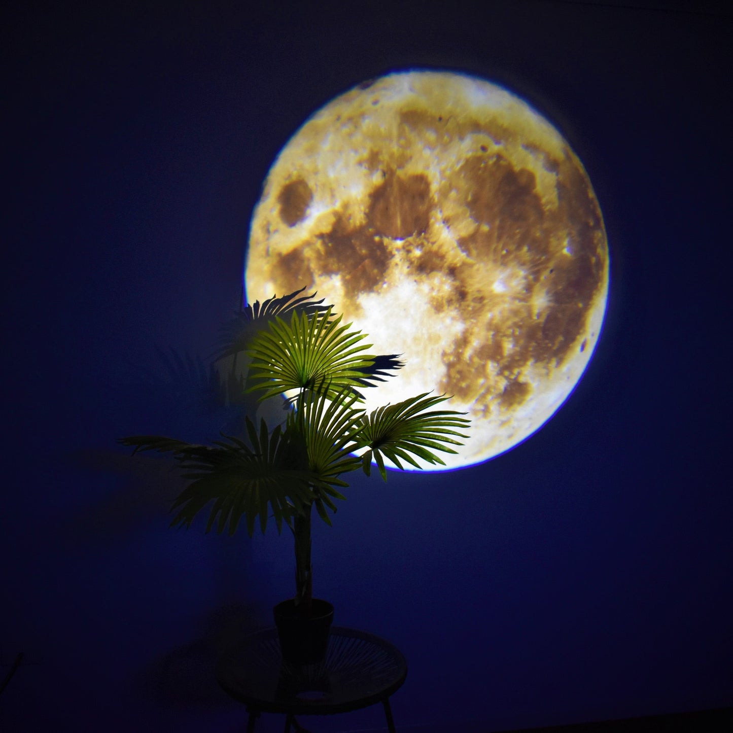 Brehn | Projection lamp - EarthGlow - LED Earth design - Inspires curiosity