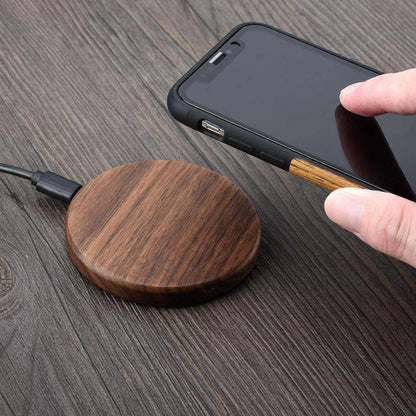 BowLift | Sustainable Qi Fast Charger made of Bamboo with Overheat Protection
