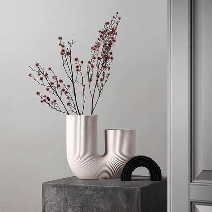 Frendorf | U-shaped minimalist vase