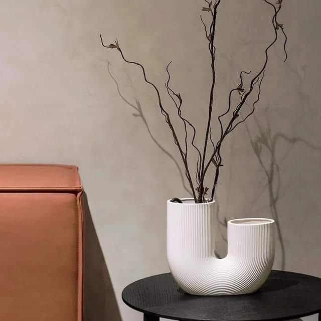 Frendorf | U-shaped minimalist vase